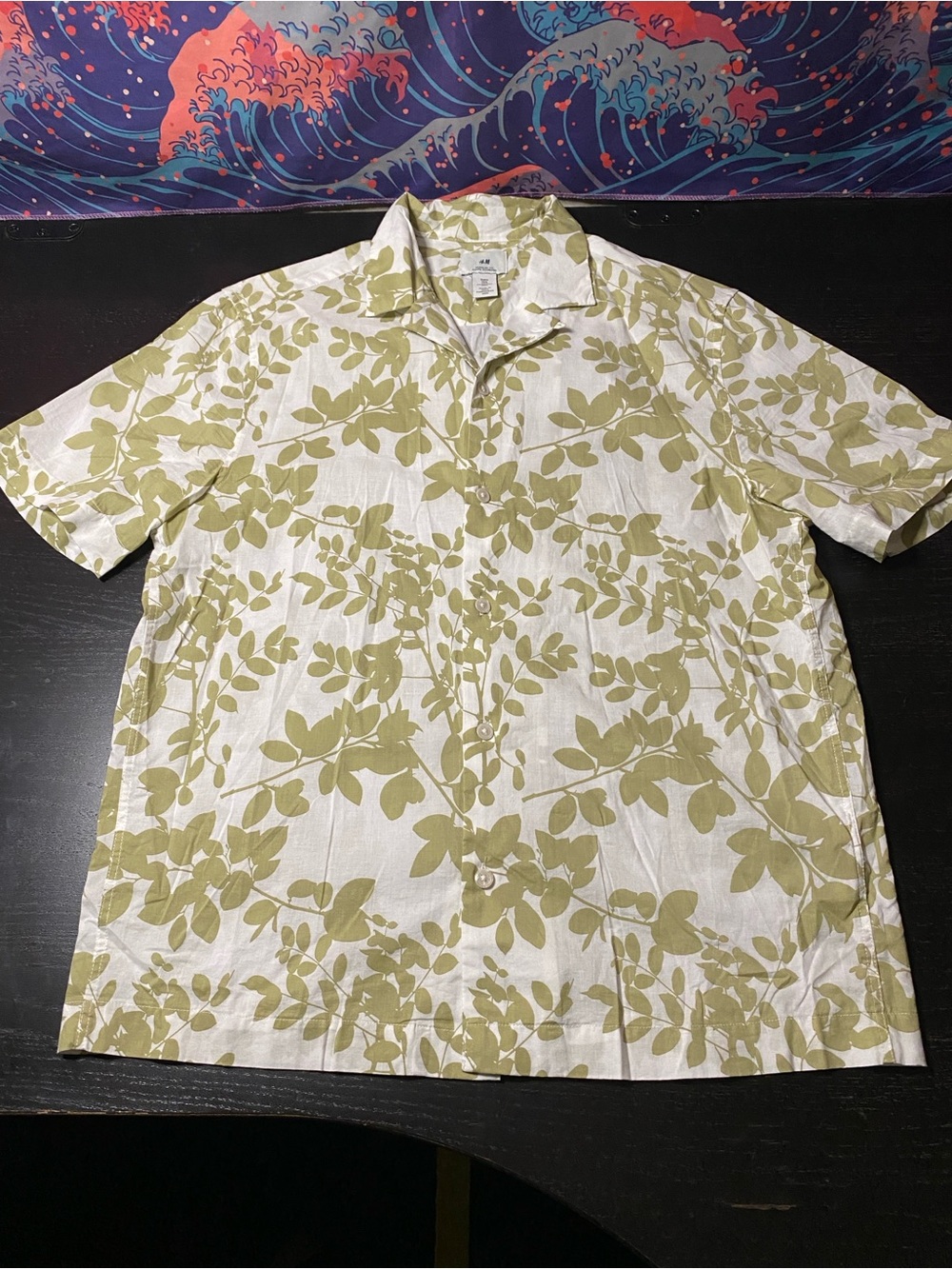 H&M White Short-Sleeve Shirt with Olive Green Botanical Print